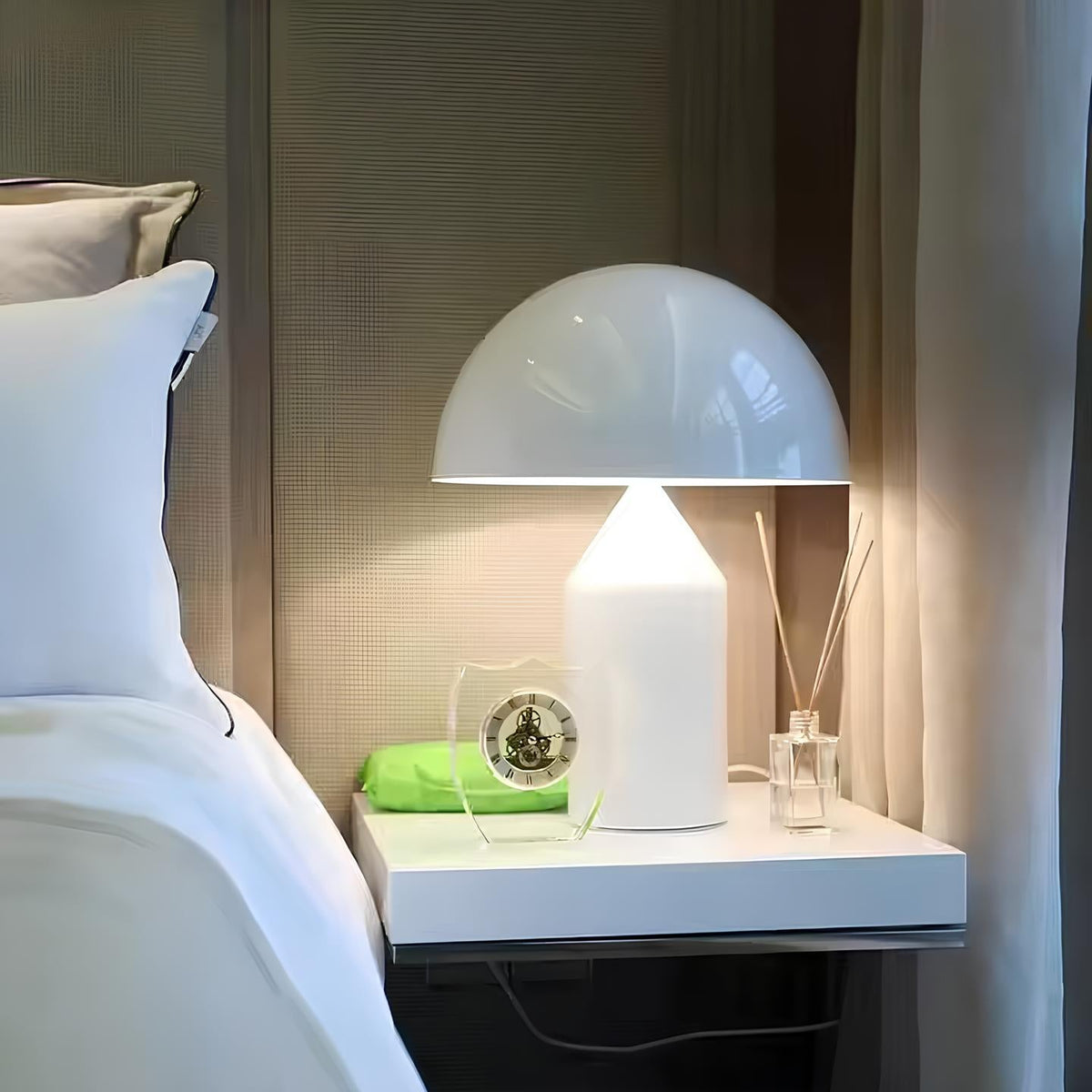 GlowSwitch - Kovová stolní lampa s nastavitelným LED osvětlením
