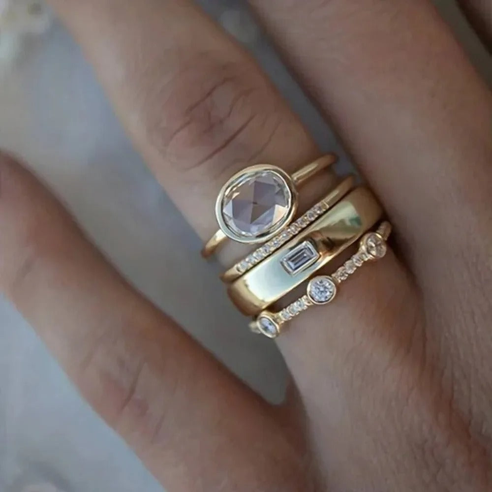 Isla – Elegant four-piece ring set with stacked details and a clean look