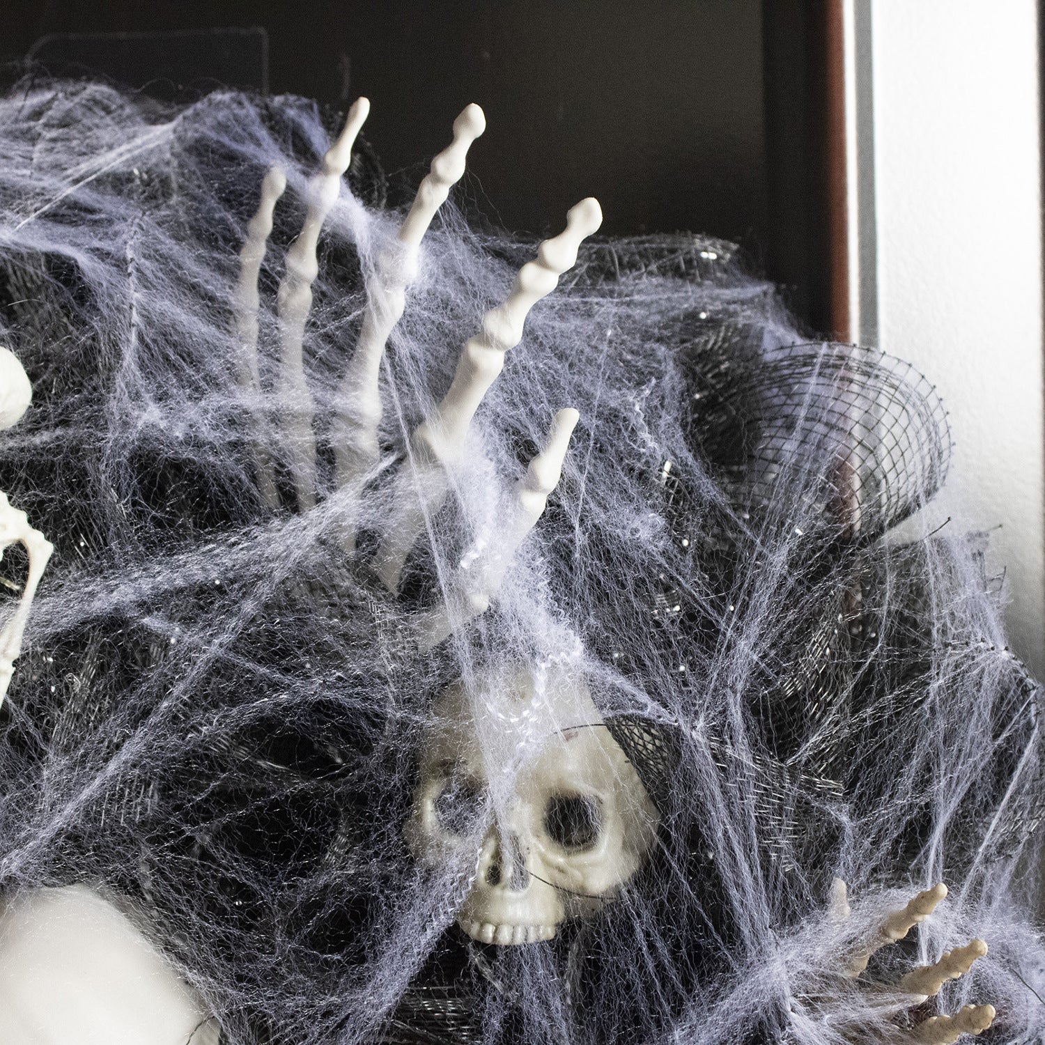 Halloween Skull Mesh Wreath for Decoration