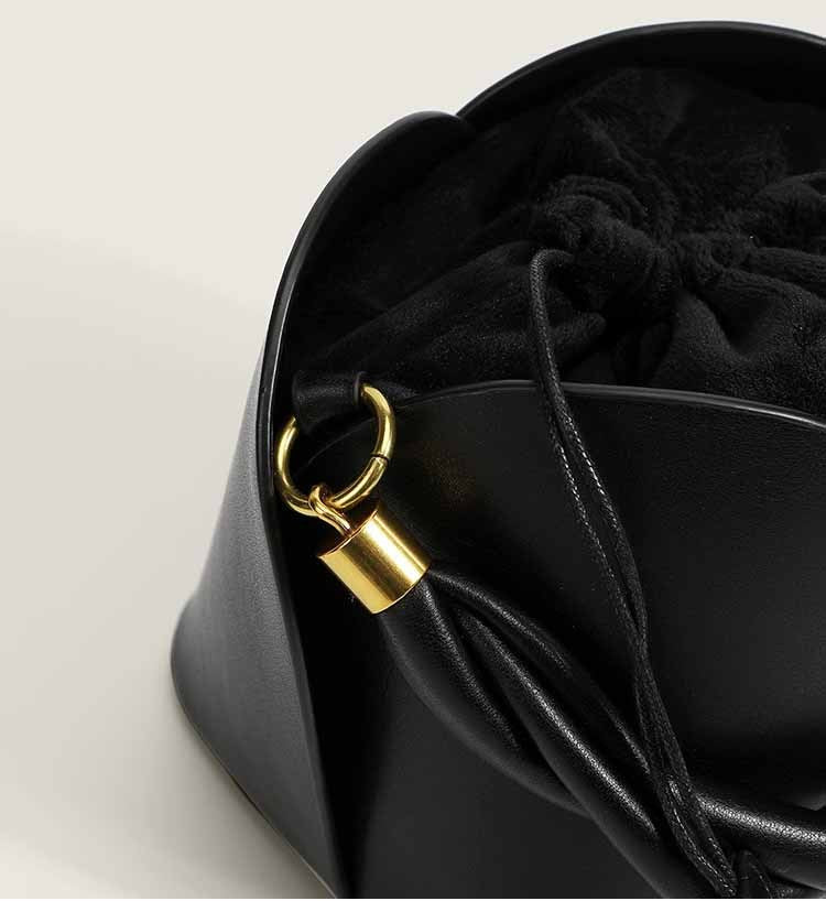 Lily - Elegant Bucket Bag with Floral Pattern and Drawstring Closure