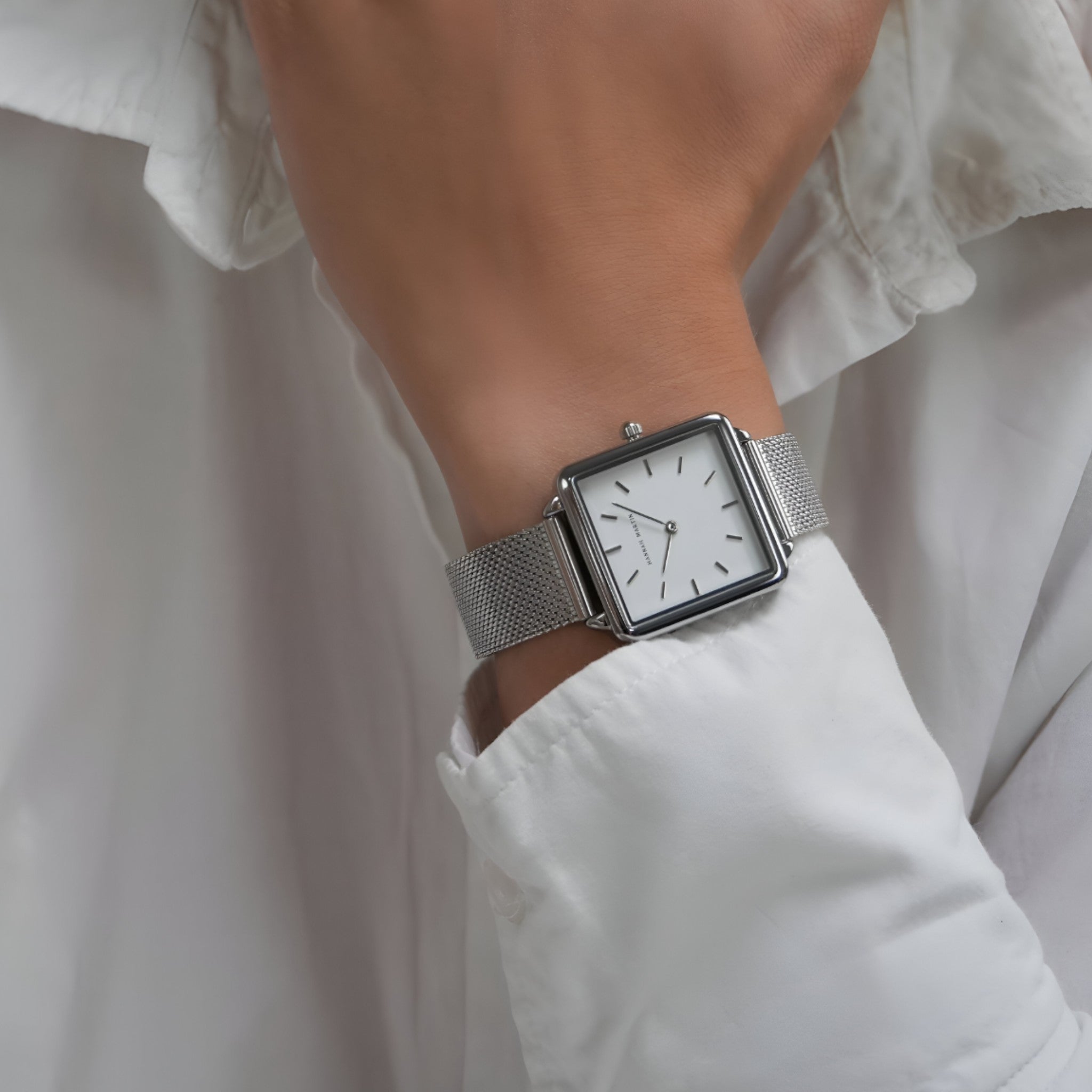Naomi - Ceas minimalist pătrat cu curele din plasă și eleganță atemporală