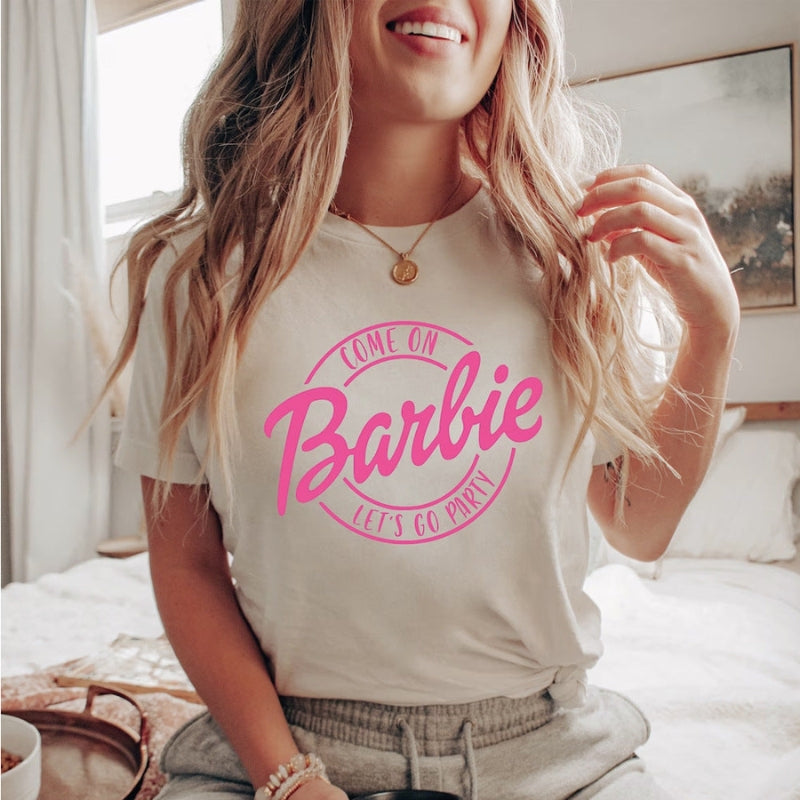 Bella - Klasyczny T-shirt z krótkimi rękawami, nadrukiem graficznym i okrągłym dekoltem