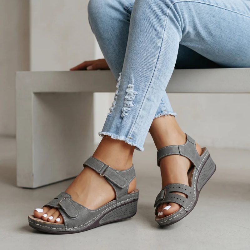 Women’s wedge sandals with round toe and Velcro strap