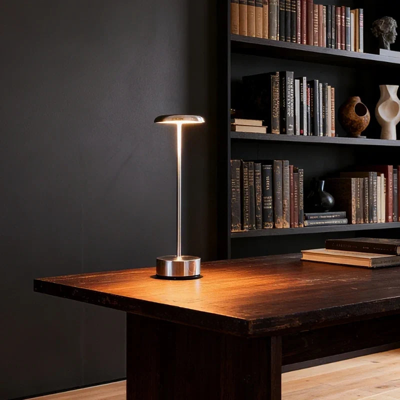 DiscLume - Lampada da tavolo in alluminio con testa a forma di disco