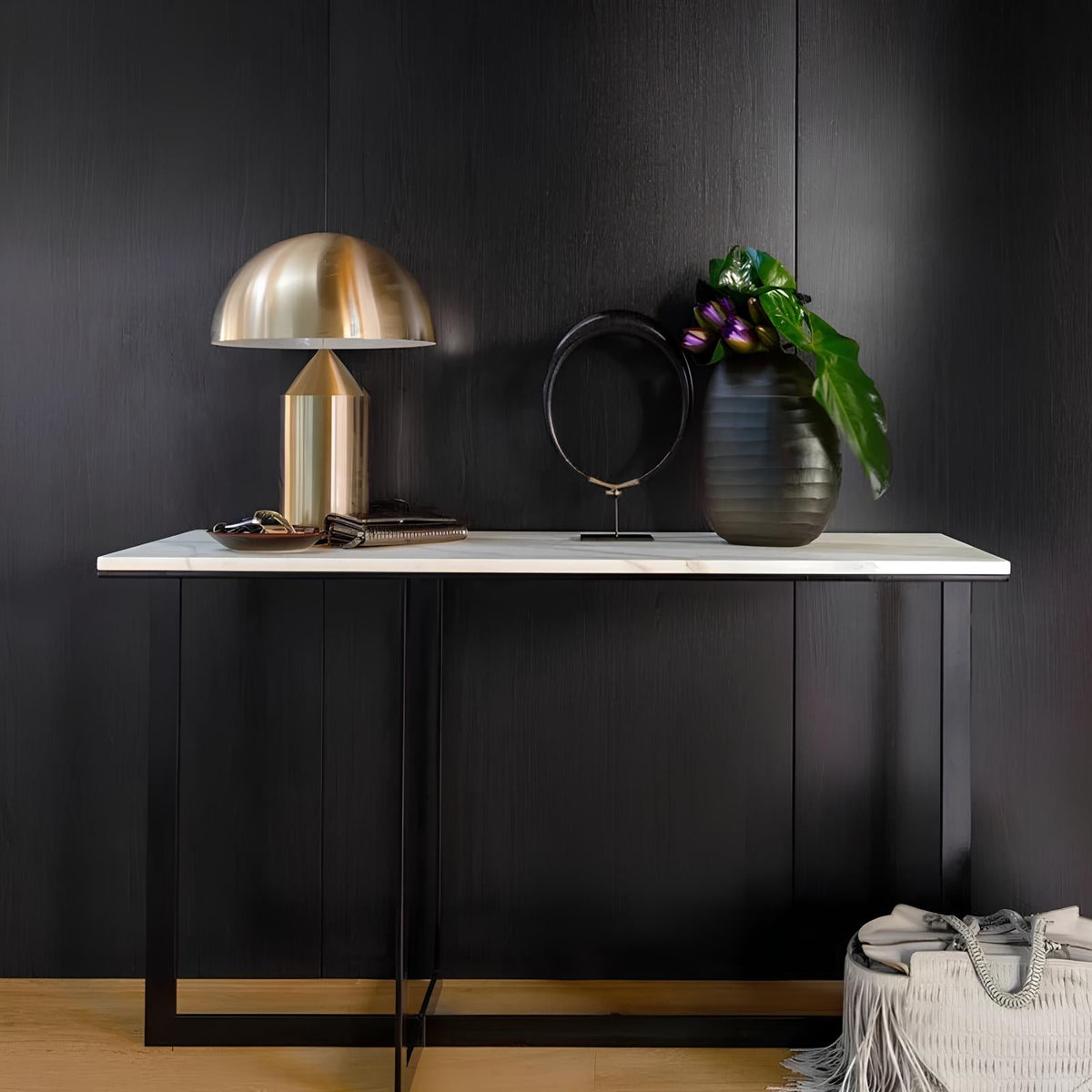 GlowSwitch - Kovová stolní lampa s nastavitelným LED osvětlením