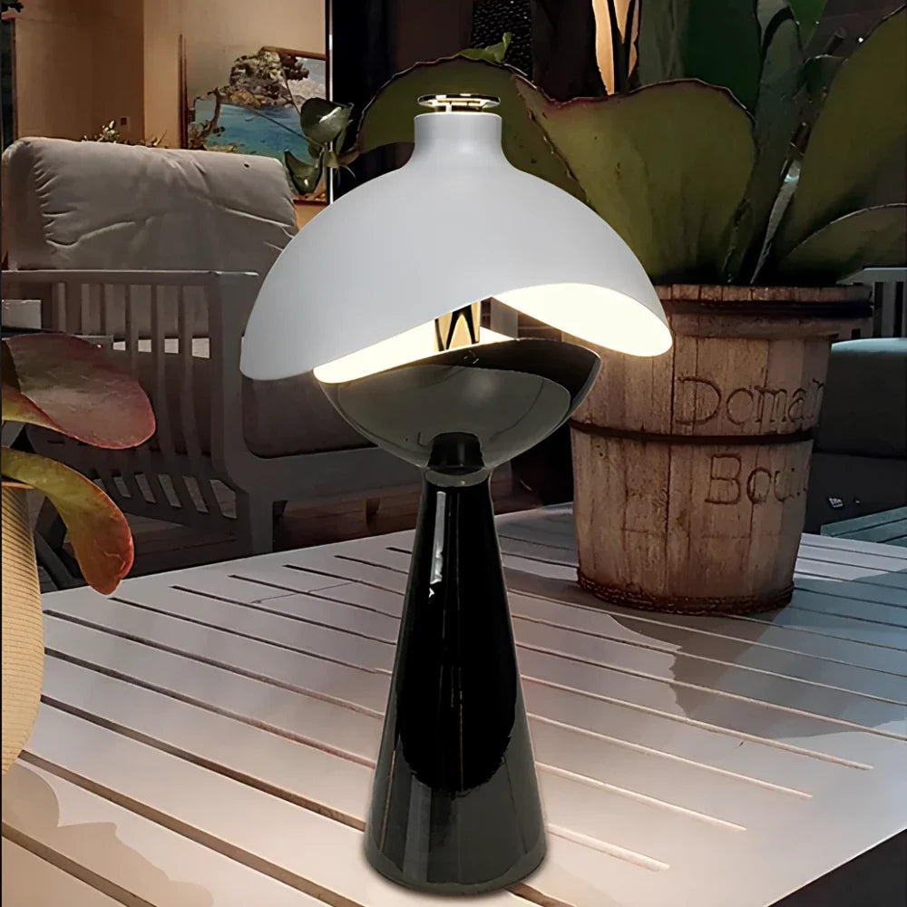 Domelux - tvarovaná stolní lampa s překrývajícími se kopulemi