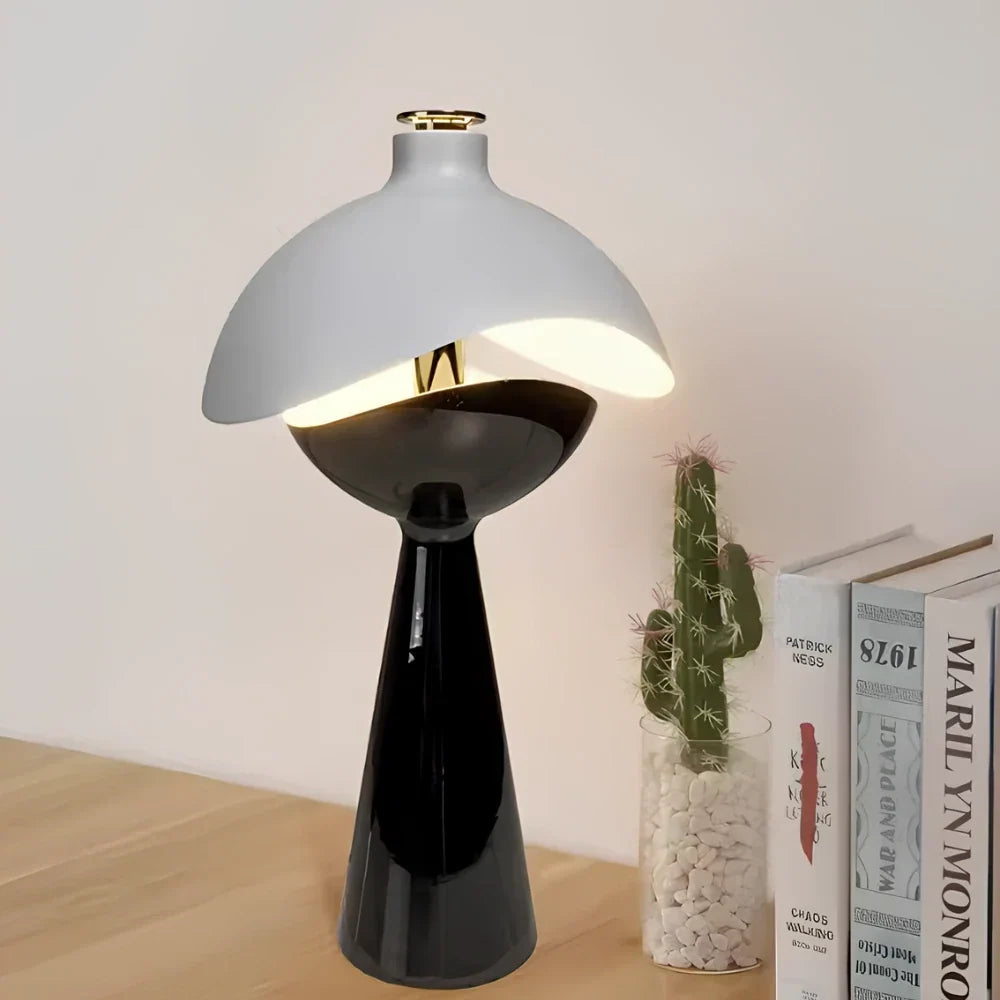 Domelux - tvarovaná stolní lampa s překrývajícími se kopulemi