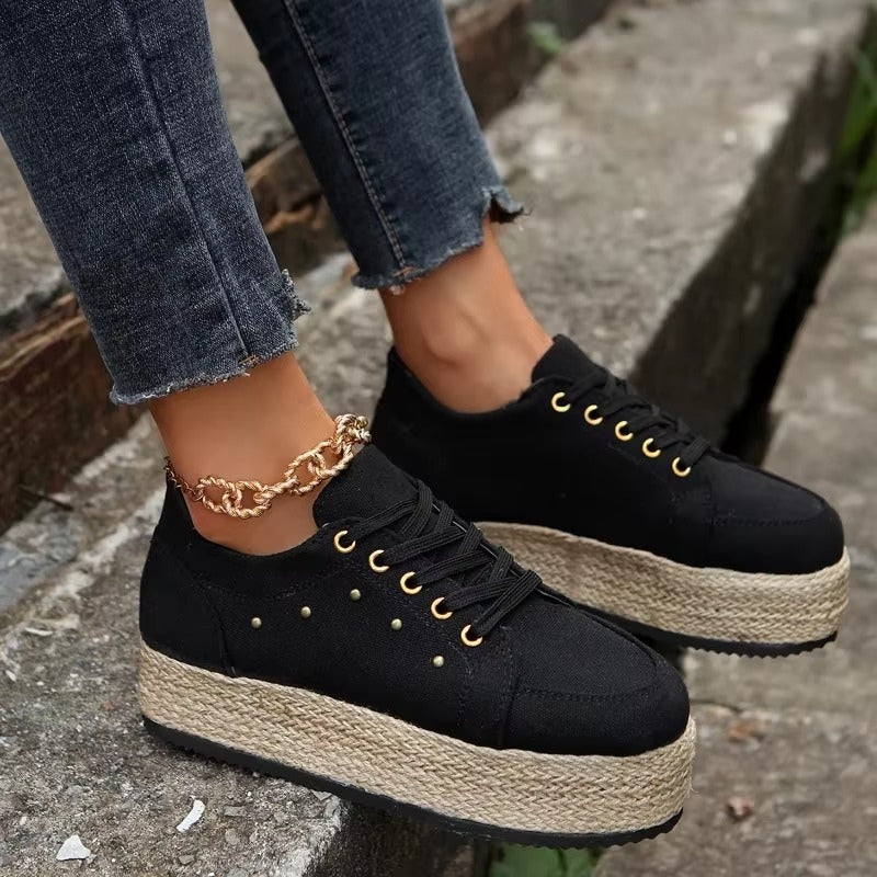 Emma - Round toe shoes with lace up closure