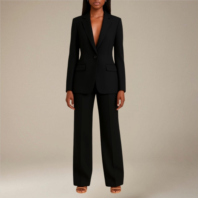 Completo da donna con blazer aderente e pantaloni su misura