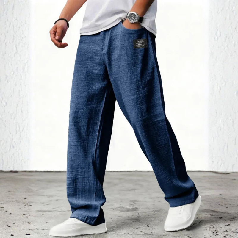 Pantaloni bărbătești cu croială largă și buzunare laterale