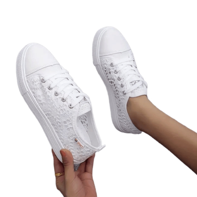 Emilia – Low-Cut Lace-Up Shoes with Side Details and Secure Fit