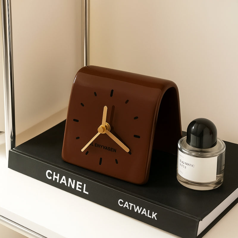 FormHaven – Orologio da tavolo minimalista con display digitale e design essenziale