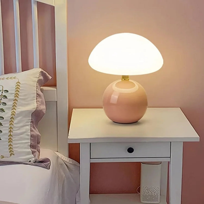 GlowCap – LED stolná lampa s dizajnom inšpirovaným hubou na vnútorné osvetlenie