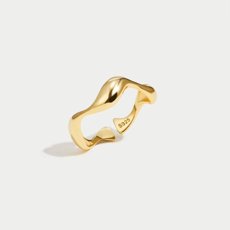 Jayla – Trendy wavy open ring with modern silhouette and sculpted minimalist design