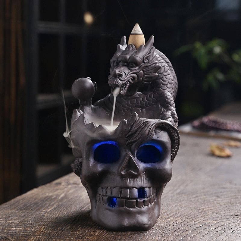 MystiSkull – Ardător de tămâie decorativ în formă de craniu cu efect misterios de fum