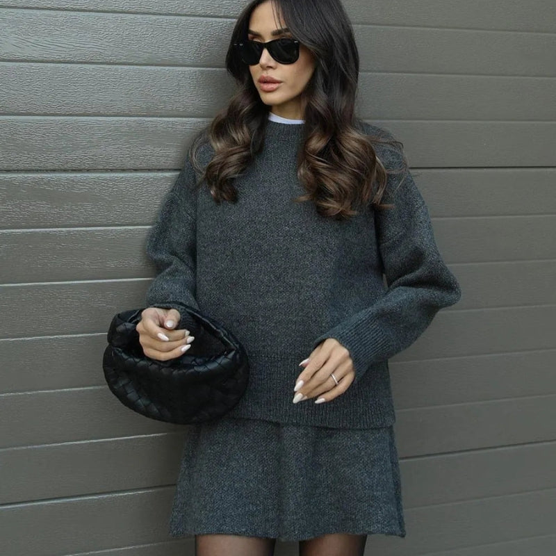Romy – Two-Piece Set with Crew Neck Sweater and A-Line Skirt