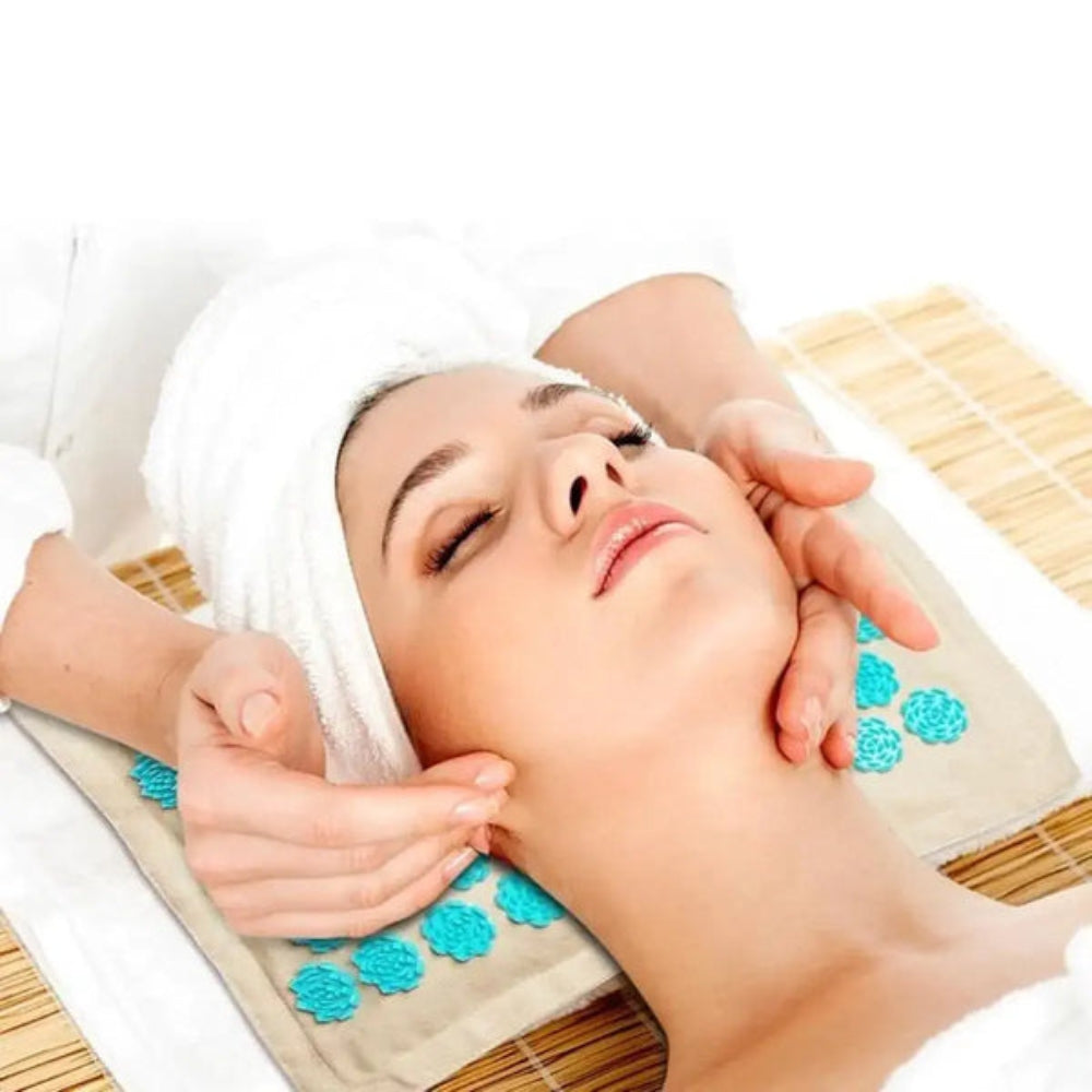 CharmPetal – Dywanik Kwiatowe Pole z Pasującą Poduszką