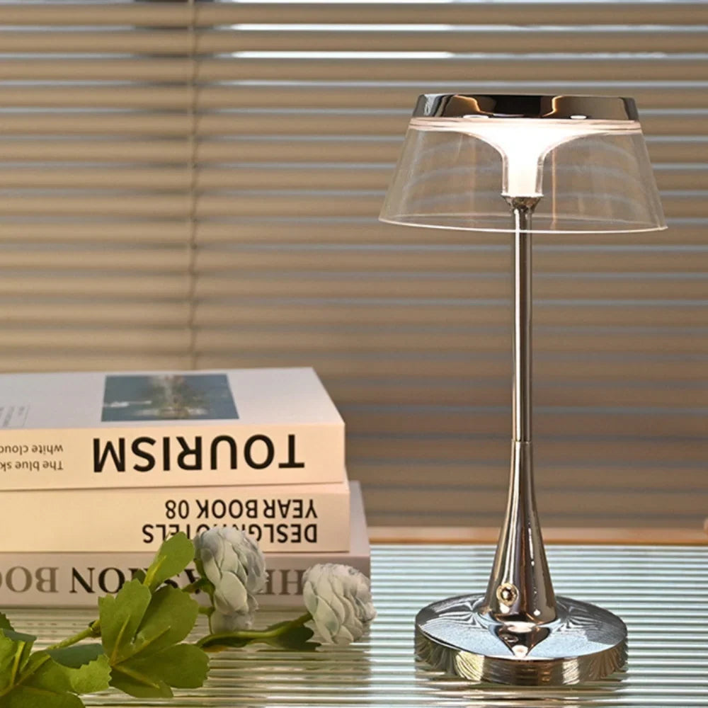 CrystalBase - Candeeiro de mesa com abat-jour em acrílico e base metálica