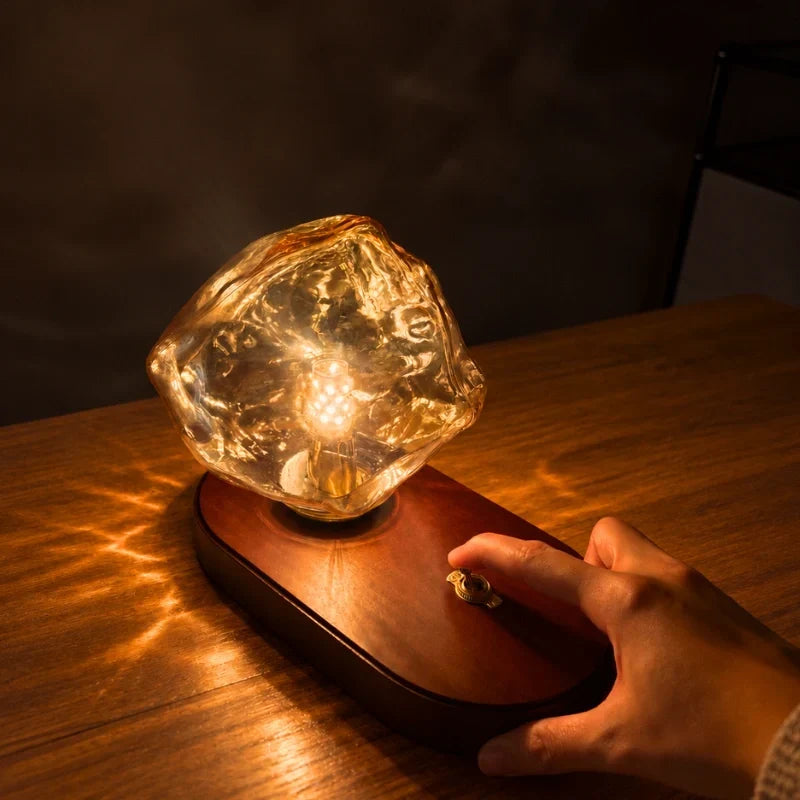 Amberoak - Lampa stołowa z bursztynowym kloszem i dębową podstawą