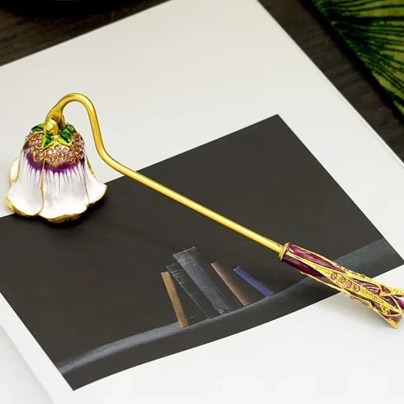 BloomSnuffer - Candle Snuffer With Floral Motifs