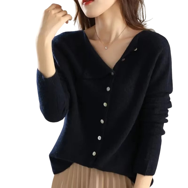 Helena – Elegant sweater with buttons and long sleeves