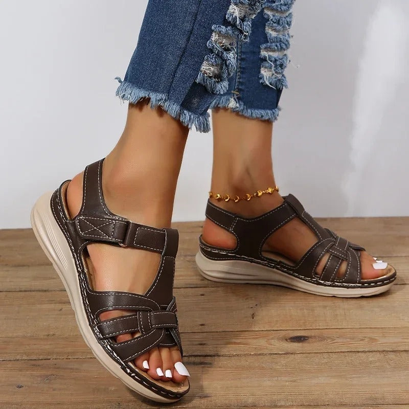Aria – Sandales à Bride en T avec Détails de Nœuds et Bride de Cheville Ajustable