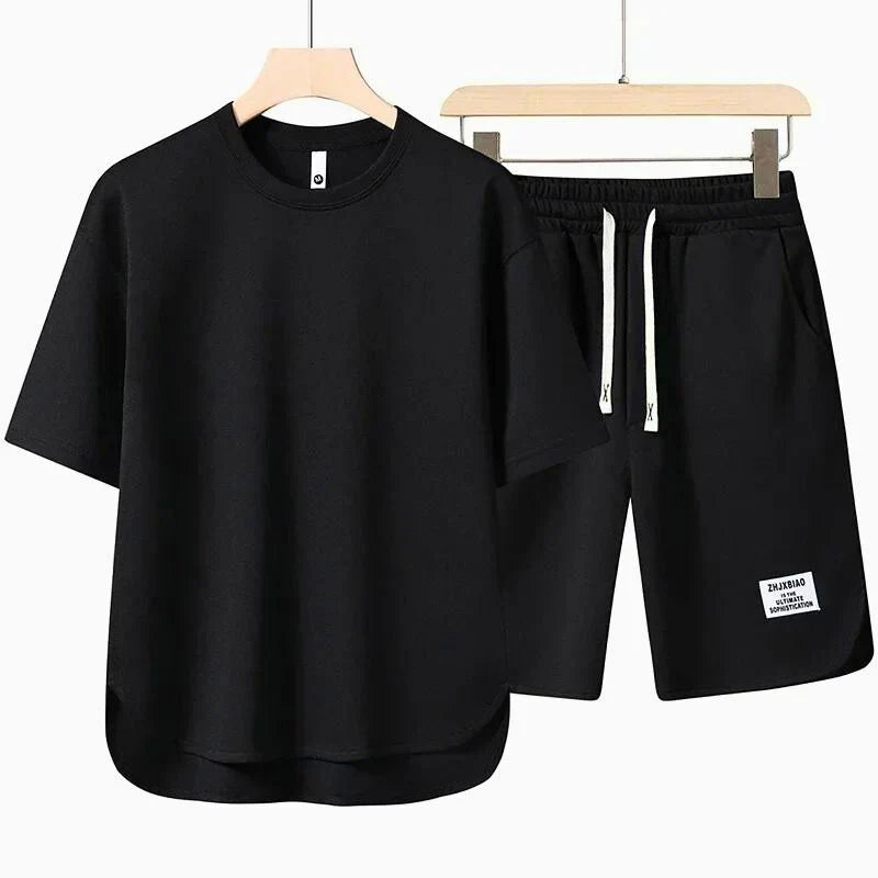 James - Casual two-piece set with relaxed fit t-shirt and shorts
