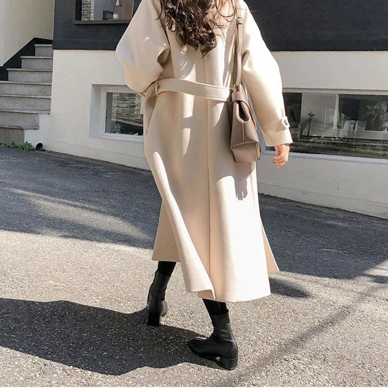 Lina - Trench Coat a Manica Lunga con Colletto a Risvolto, Cintura in Vita e Tasche Multiple