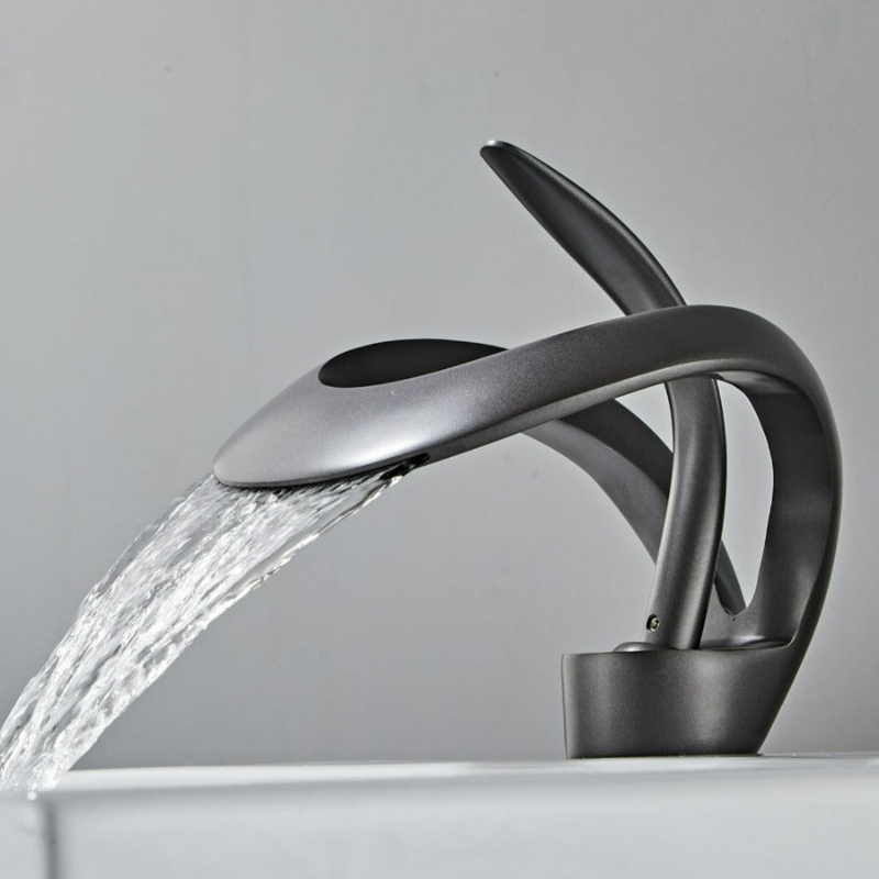 PureFlow – Robinet de salle de bain moderne courbé avec bec cascade