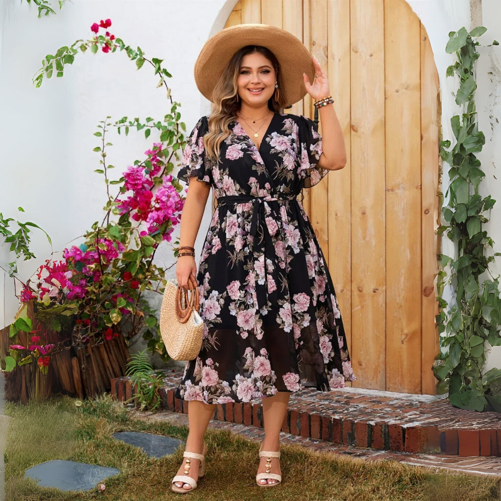 Linda - Sukienka midi plus size w kwiaty z rękawami motylkowymi i paskiem