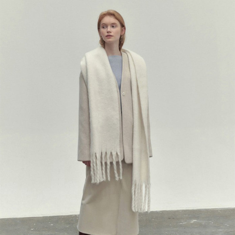 Zoe – Large Scarf with Decorative Tassel Design