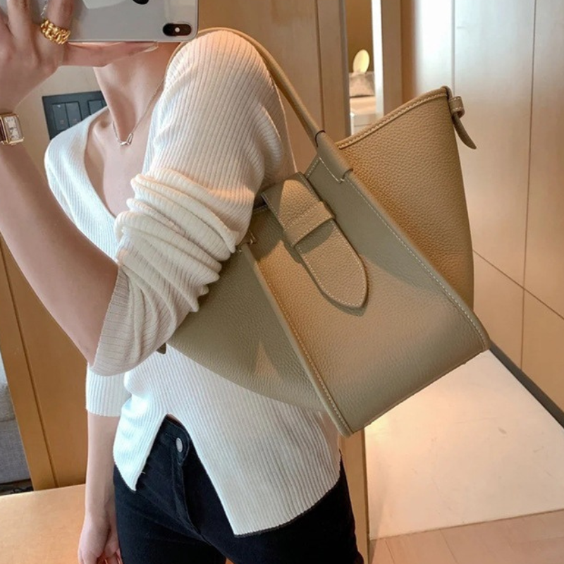 Heidi – Bucket Handbag with Adjustable Strap and Handle