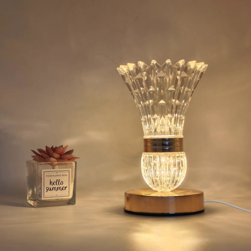 LumaBloom – Elegantná stolová lampa s kryštalickým telom v tvare vázy a okrúhlou základňou