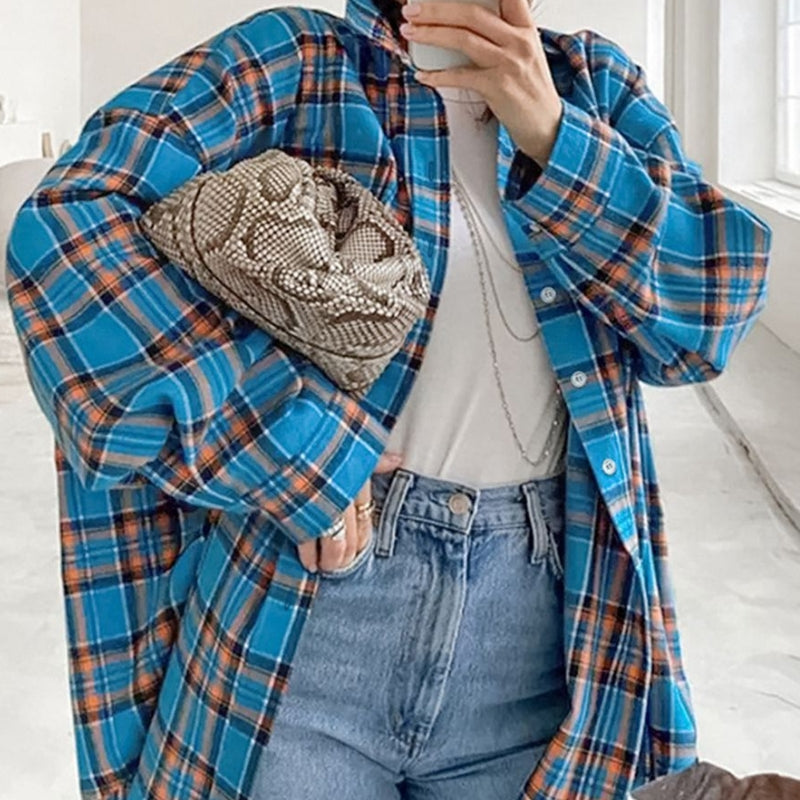 Clara - Oversize'owa koszula z długimi rękawami i guzikami