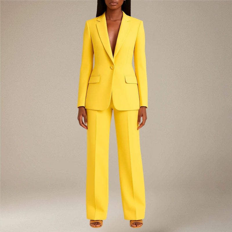 Completo da donna con blazer aderente e pantaloni su misura
