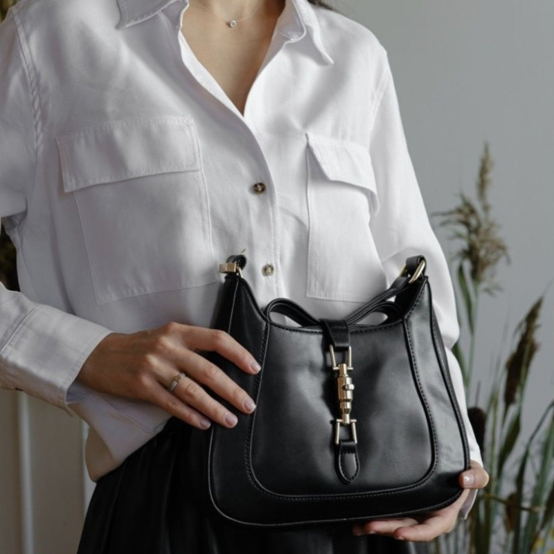 Liana – Sac à bandoulière avec sangle réglable et fermeture à boucle