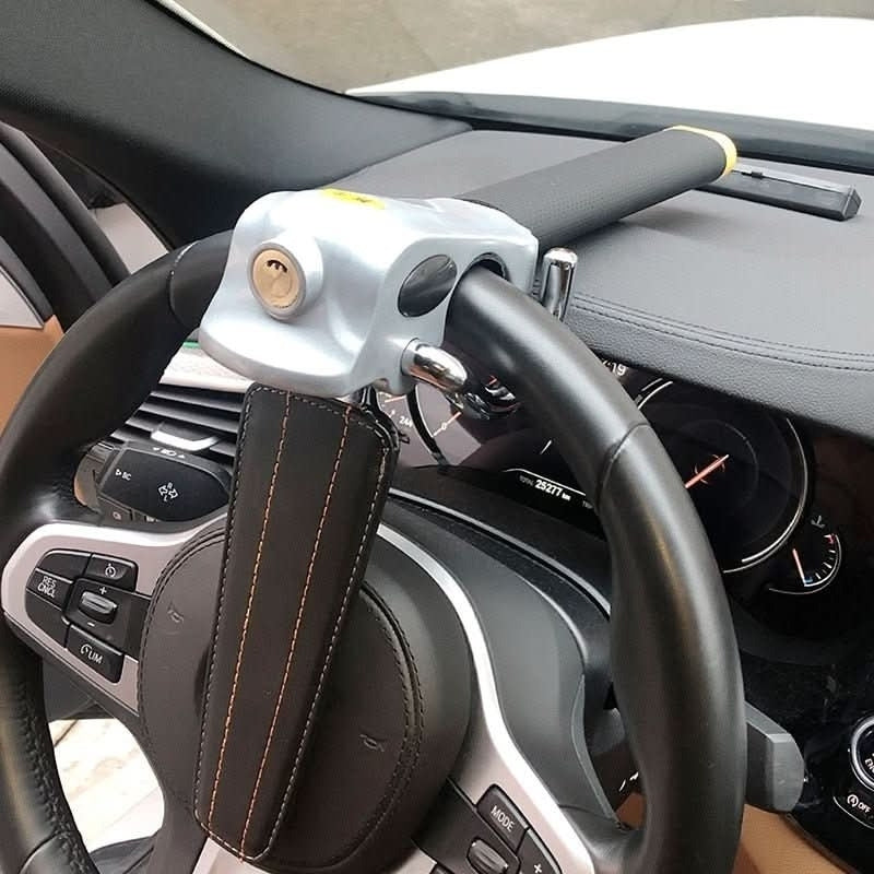 SafeGuard – Foldable steering wheel lock with triple alarm