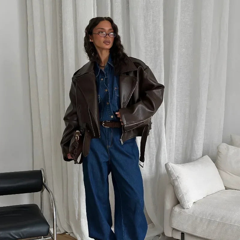 Olivia – Kurtka na długi rękaw z regulowanym paskiem i zamkiem