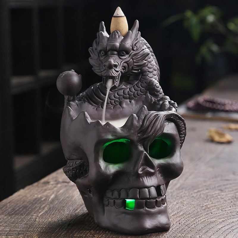 MystiSkull – Ardător de tămâie decorativ în formă de craniu cu efect misterios de fum