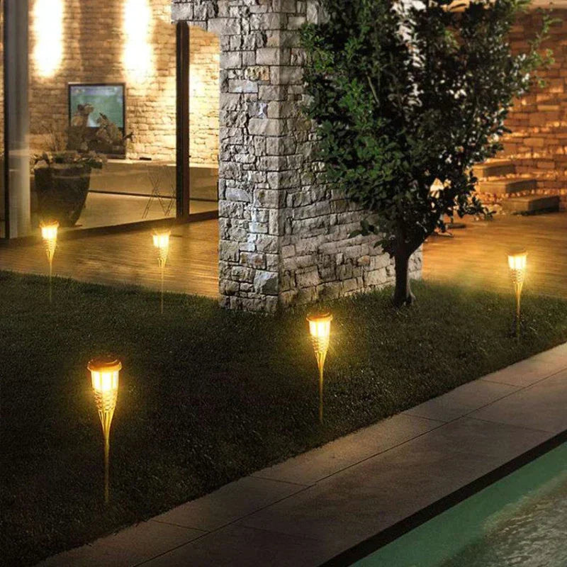 SunFlare – Zestaw 5 lamp słonecznych w stylu pochodni z efektem płomienia LED i odporną na warunki atmosferyczne konstrukcją