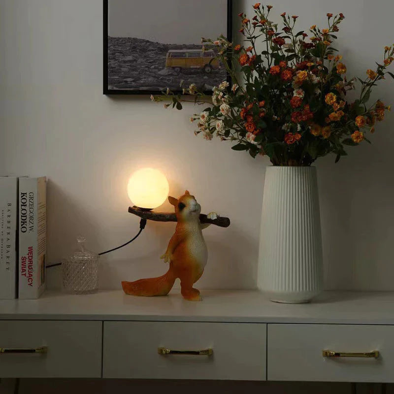 GlowTail – Lumină de noapte LED mini veveriță pentru decorul casei