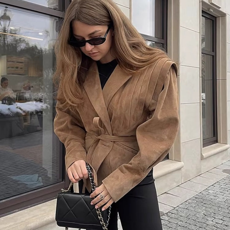 Carolyn – Manteau à manches longues avec ceinture à la taille et boutons