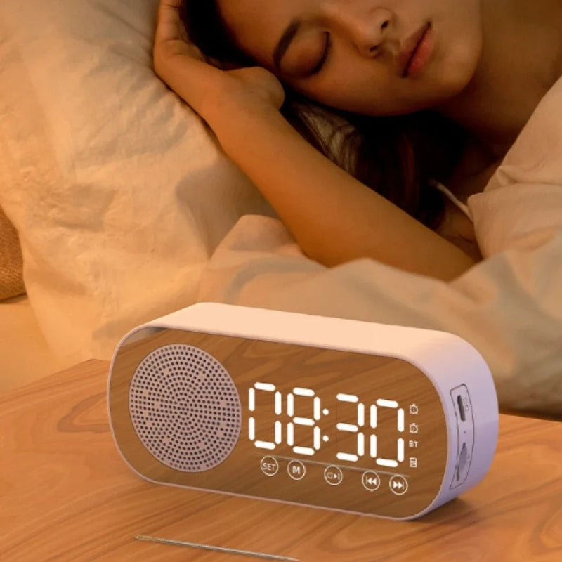 SoundClock – Sveglia Ricaricabile con Altoparlante Integrato e Display Digitale