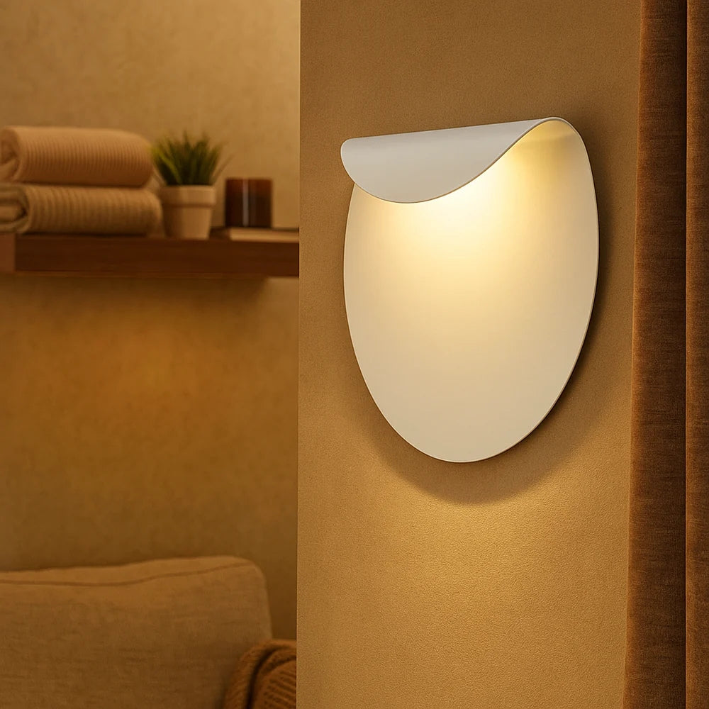 GlowNest – Lampă de perete cu siluetă elegantă și lumină subtilă pe perete
