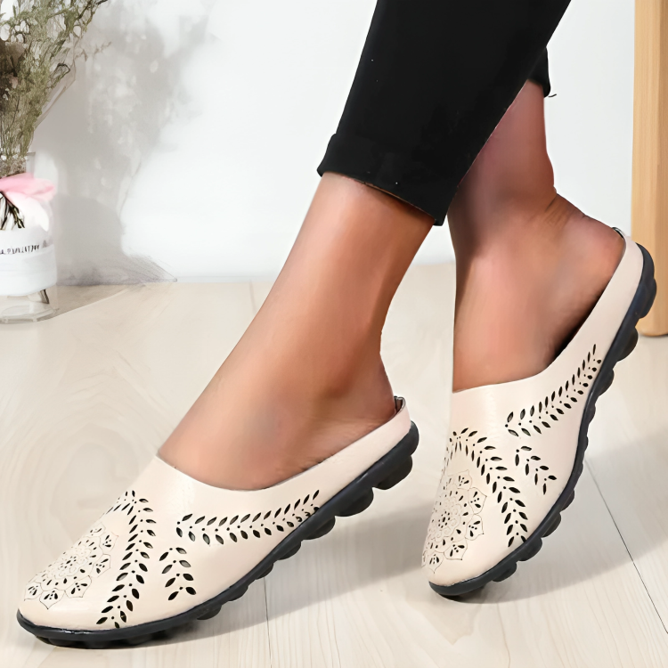 Mira - Mules sans talon avec bout rond et ouvertures supérieures à motifs