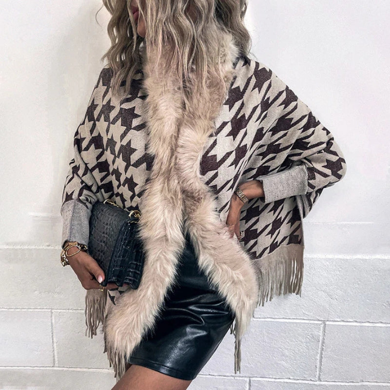 Arwenna – Poncho con maniche lunghe, colletto in pelliccia e motivo a stelle