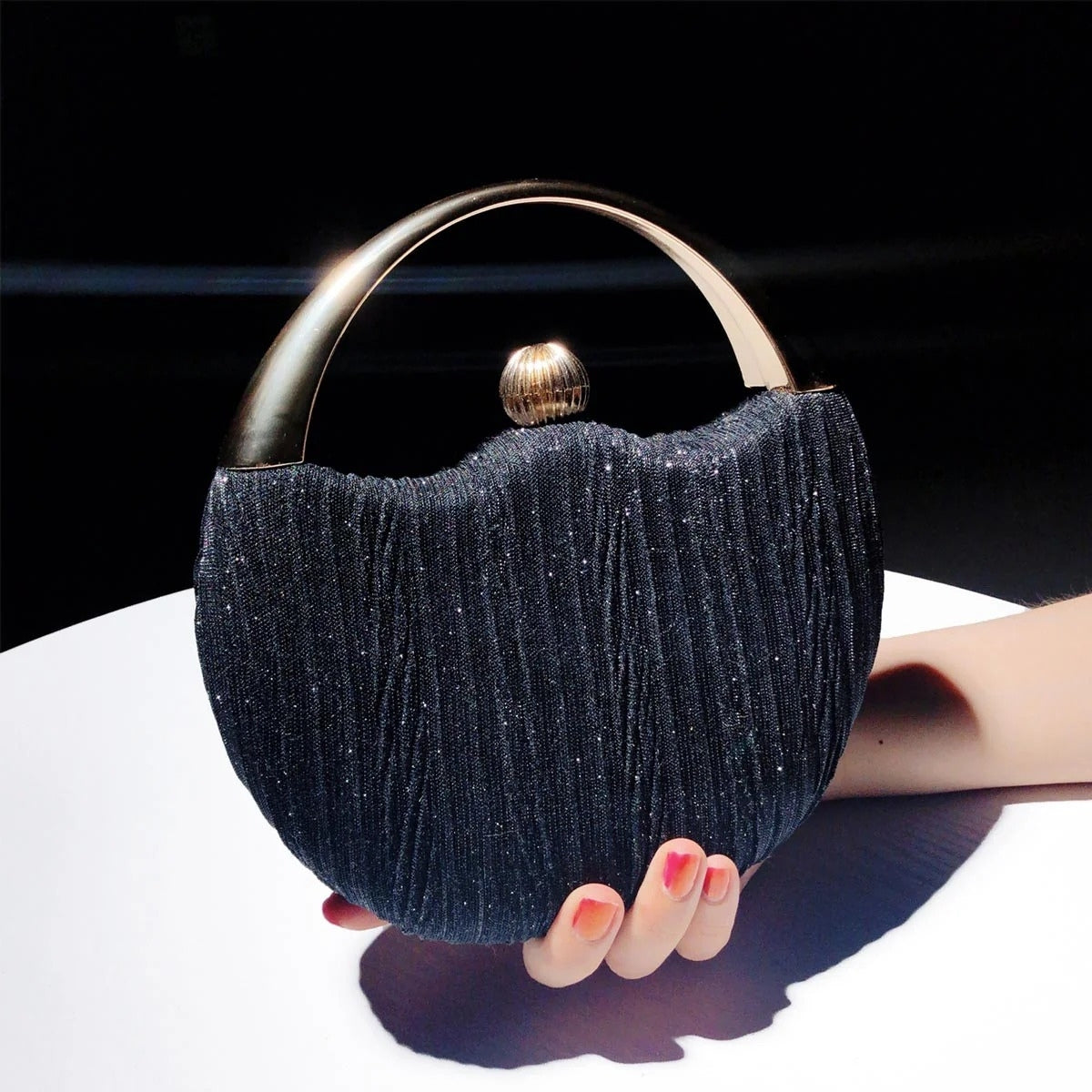 Lily – Shiny handle clutch bag with chic design