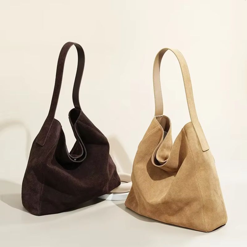 Borsa a tracolla compatta in pelle con chiusura a cerniera