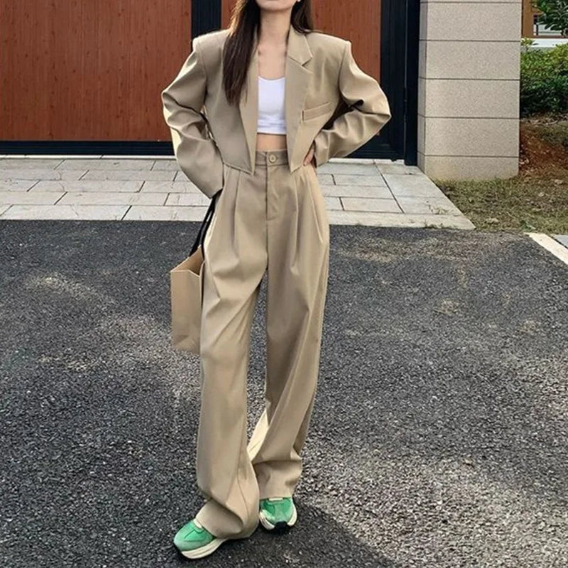 Ensemble blazer structuré et pantalon à jambes larges
