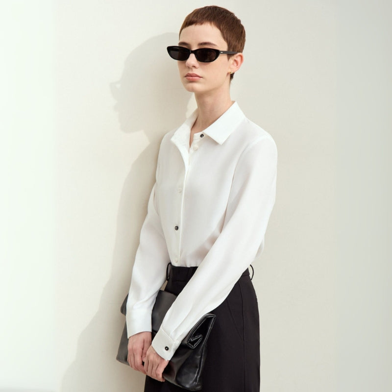Olivia - Bluza cu Detalii cu Nasturi și Guler Clasic